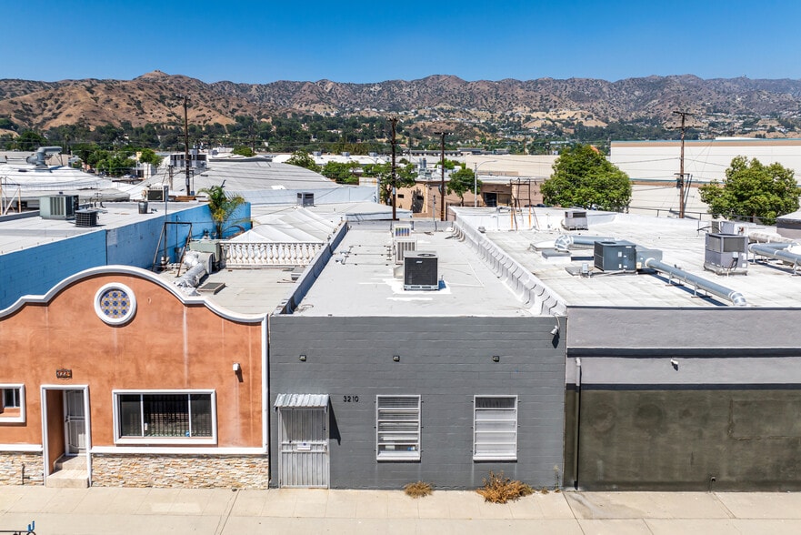 3210 N San Fernando Blvd, Burbank, CA à vendre - Photo de l’immeuble – Image 2 sur 23