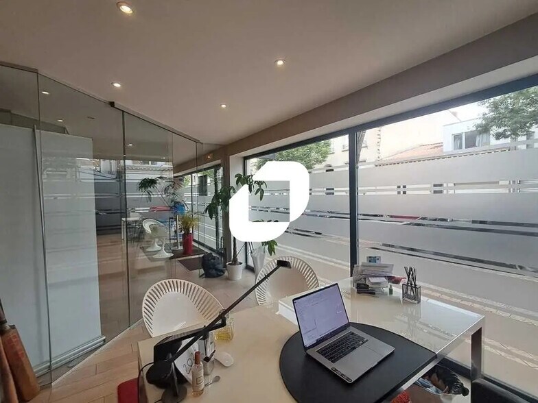 Bureau dans Bordeaux à vendre - Photo de l’immeuble – Image 3 sur 17