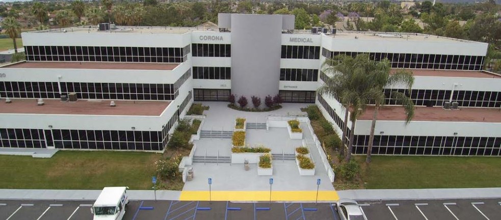 1820 Fullerton Ave, Corona, CA à louer - Photo de l’immeuble – Image 1 sur 1