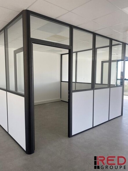 Bureau dans La Ciotat à louer - Photo de l’immeuble – Image 1 sur 5