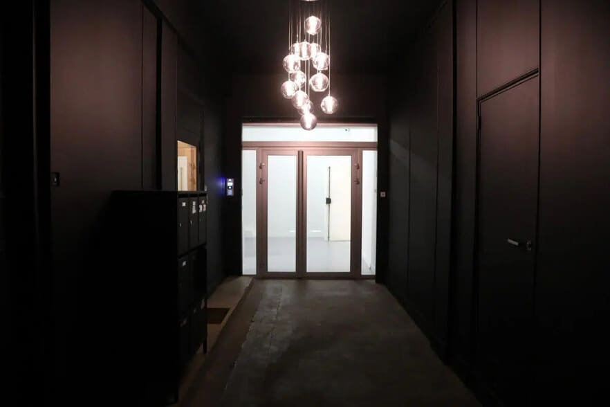 8 Rue Juliette Dodu, Paris à louer - Hall d’entrée – Image 3 sur 8