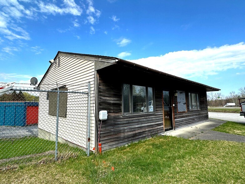 261 Phyllis Ln, Bennington, VT à louer - Photo de l’immeuble – Image 3 sur 3