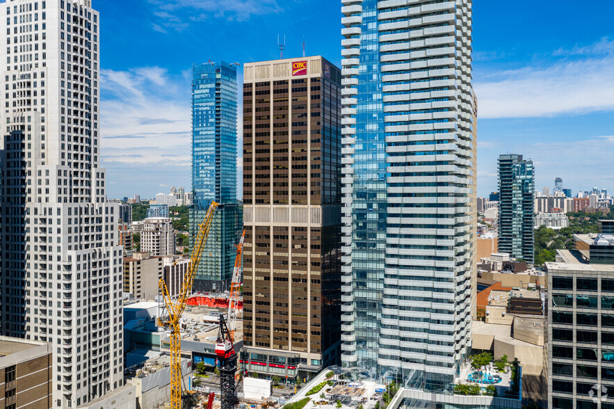 2 Bloor St W, Toronto, ON à louer - Photo principale – Image 1 sur 53