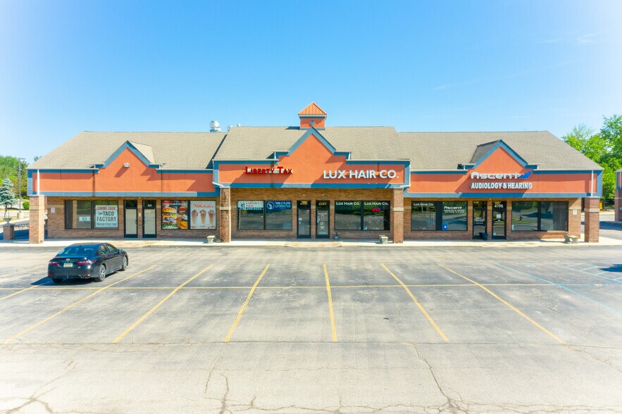 4171-4235 Canton Center Dr, Canton, MI à louer - Photo de l’immeuble – Image 3 sur 15