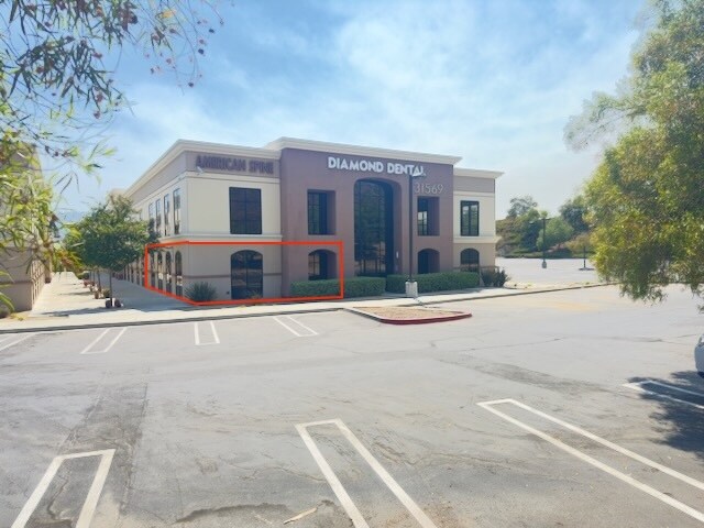 31569 Canyon Estates Dr, Lake Elsinore, CA à vendre Photo de l’immeuble– Image 1 sur 19