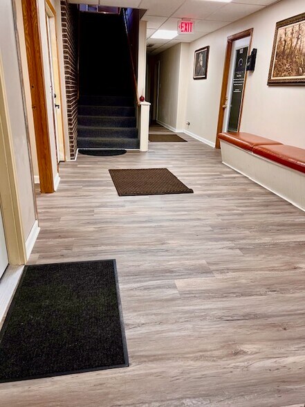 1645 Irving Park Rd, Hanover Park, IL à louer - Photo intérieure – Image 2 sur 8