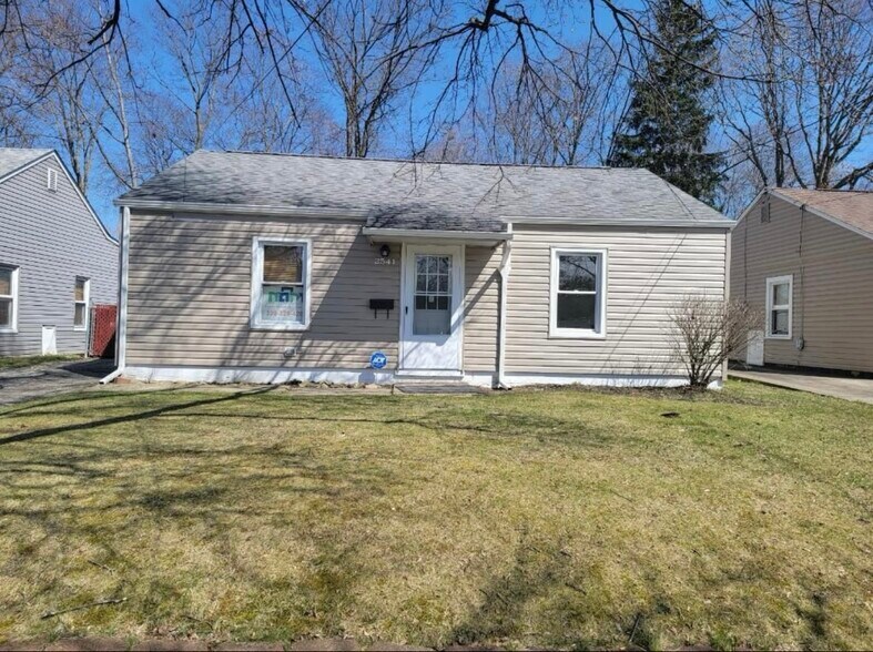 2541 Edgebrook Ave, Akron, OH à vendre - Photo principale – Image 1 sur 1