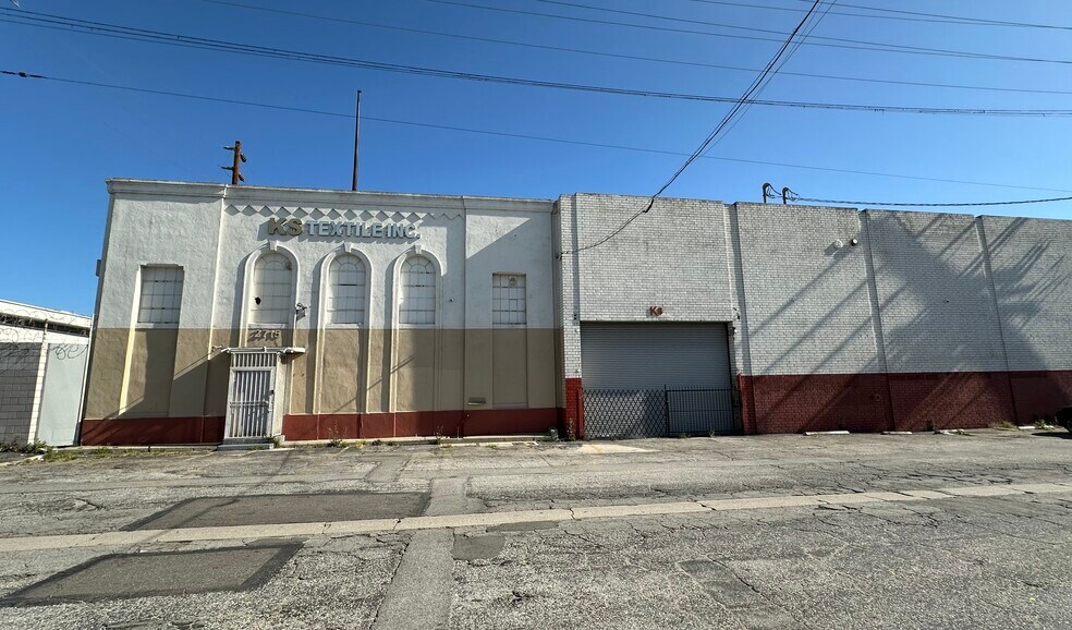 2715 E 12th St, Los Angeles, CA à vendre - Photo principale – Image 1 sur 11