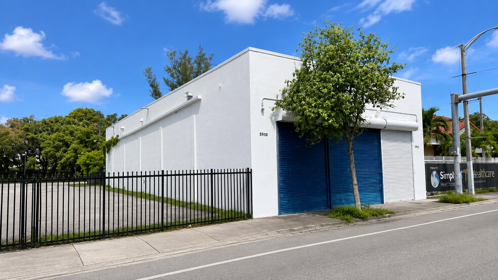 5930 NE 2nd Ave, Miami, FL à louer - Photo de l’immeuble – Image 1 sur 17