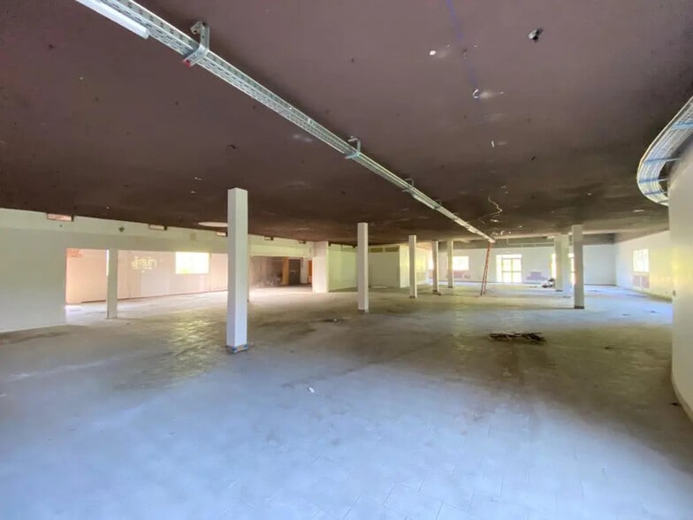 Local d’activités dans Dardilly à louer - Photo intérieure – Image 2 sur 9