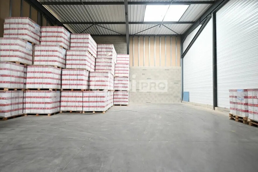 Local d’activités dans Sennecey-le-Grand à louer - Photo intérieure – Image 1 sur 4