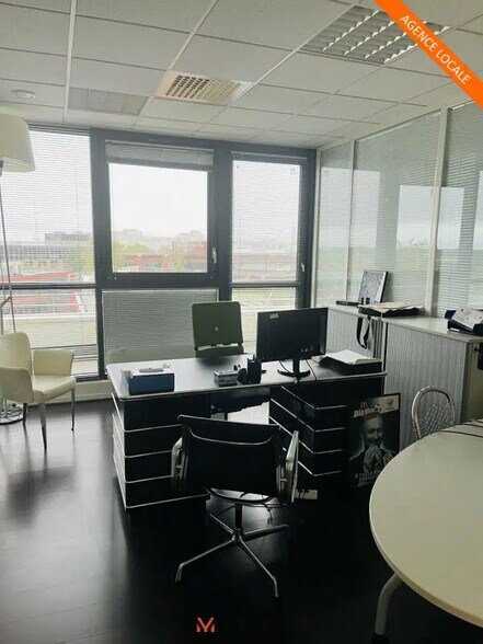 Bureau dans Guyancourt à louer - Photo de l’immeuble – Image 1 sur 5