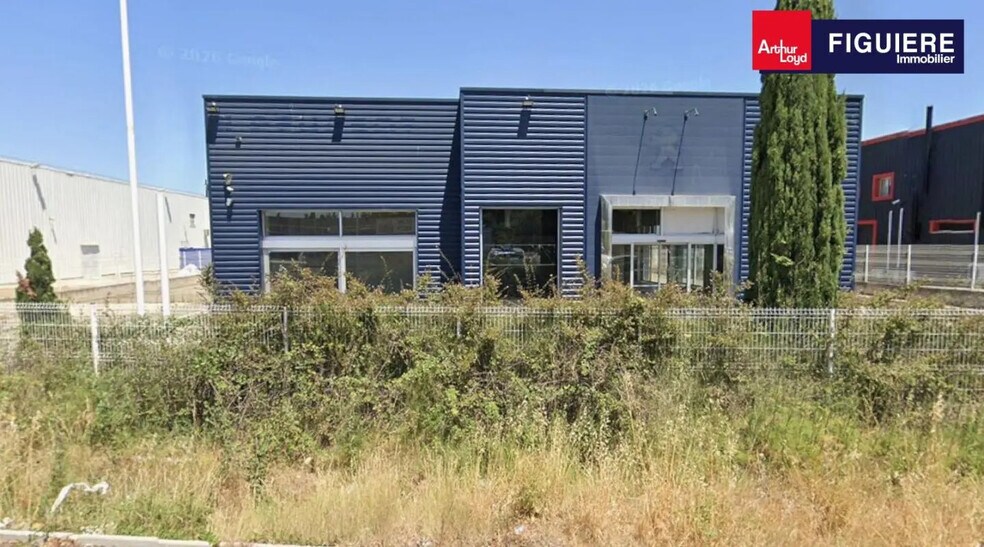 Local d'activités dans Saint-Mitre-les-Remparts à vendre - Photo de l’immeuble – Image 2 sur 9