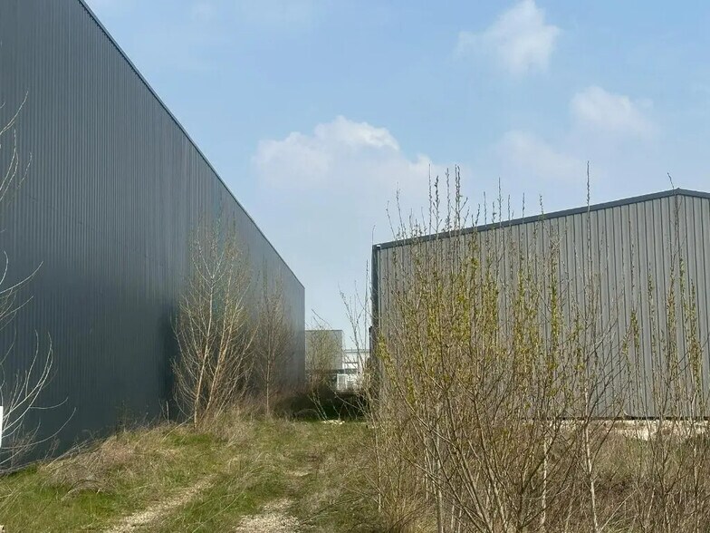Local d’activités dans Chalon-sur-Saône à louer - Photo de l’immeuble – Image 3 sur 4