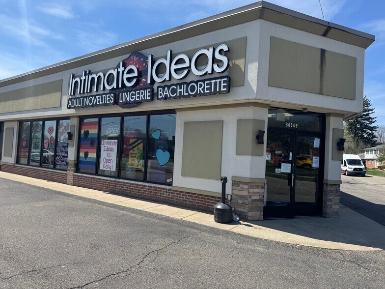 36633-36649 S Gratiot Ave, Clinton Township, MI à louer - Photo de l’immeuble – Image 3 sur 3