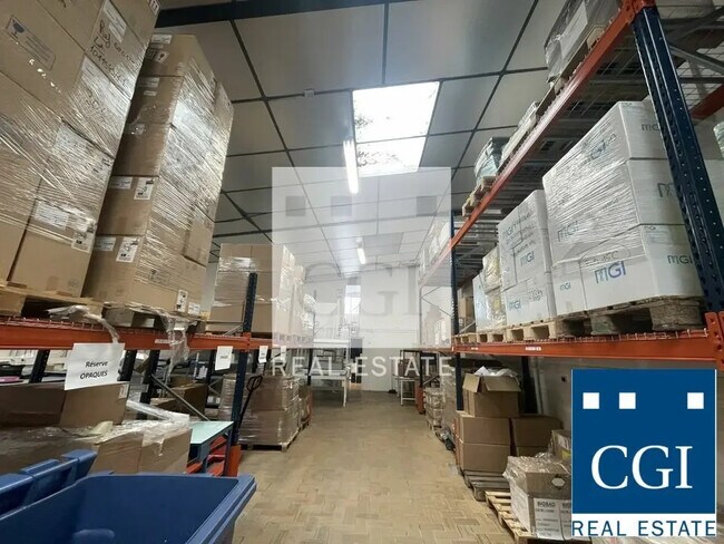 Plus de détails pour Local d'activités à louer