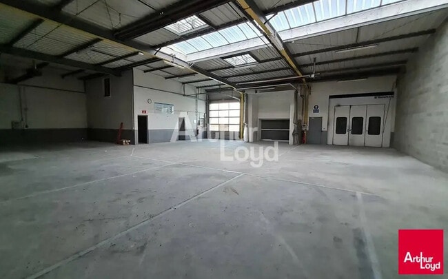 Plus de détails pour Local d'activités à louer