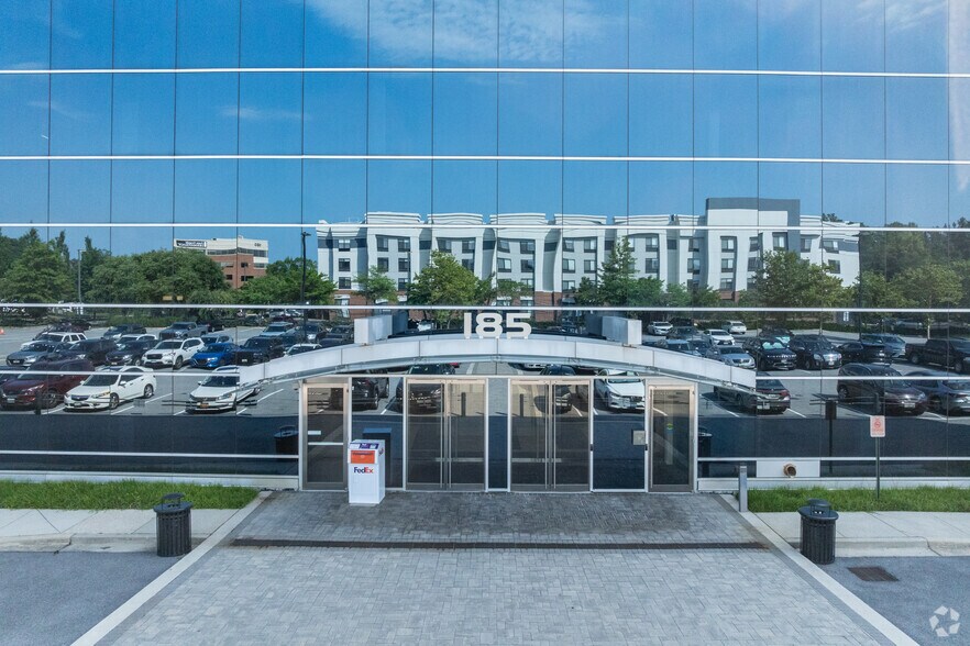 185 Admiral Cochrane Dr, Annapolis, MD à louer - Photo de l’immeuble – Image 3 sur 5