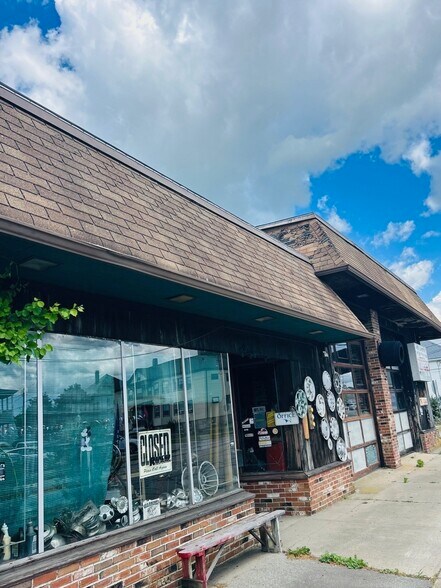1337 Ashley Blvd, New Bedford, MA à vendre - Photo de l’immeuble – Image 2 sur 11
