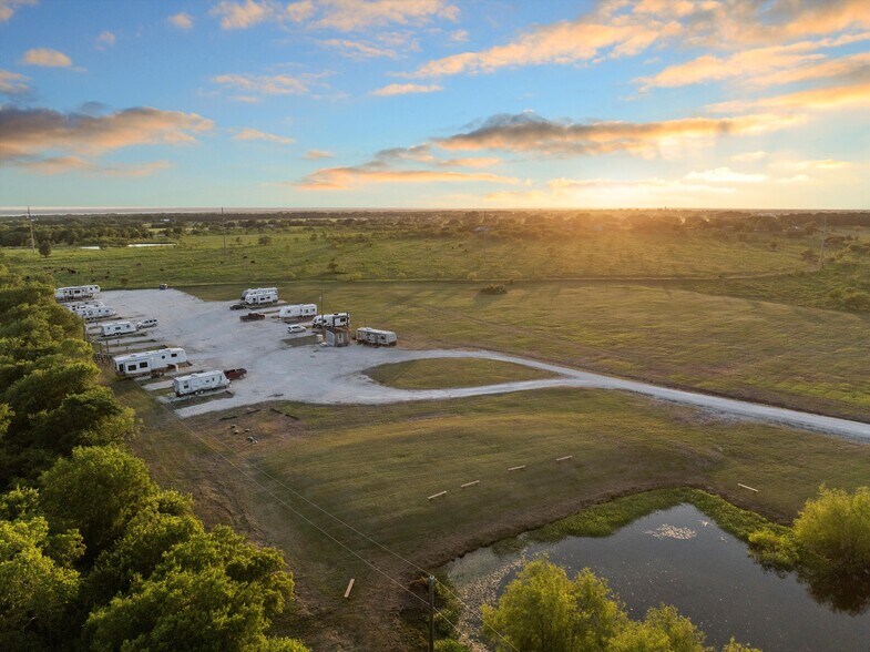 544 HCR 2124 Loop, Whitney, TX à vendre - Photo de l’immeuble – Image 1 sur 13