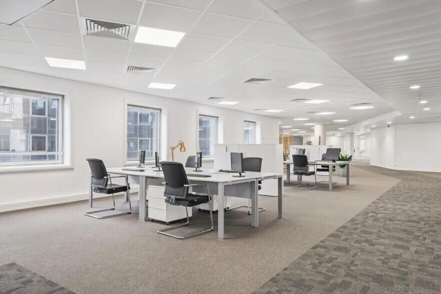 2 Place Des Vosges, Courbevoie à louer - Photo de l’immeuble – Image 2 sur 11