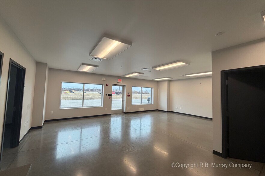 5534 W Chestnut Expy, Springfield, MO à louer - Photo de l’immeuble – Image 3 sur 18
