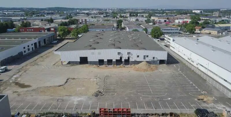 7 Rue Jean Perrin, Chassieu à louer - Photo de l’immeuble – Image 3 sur 22