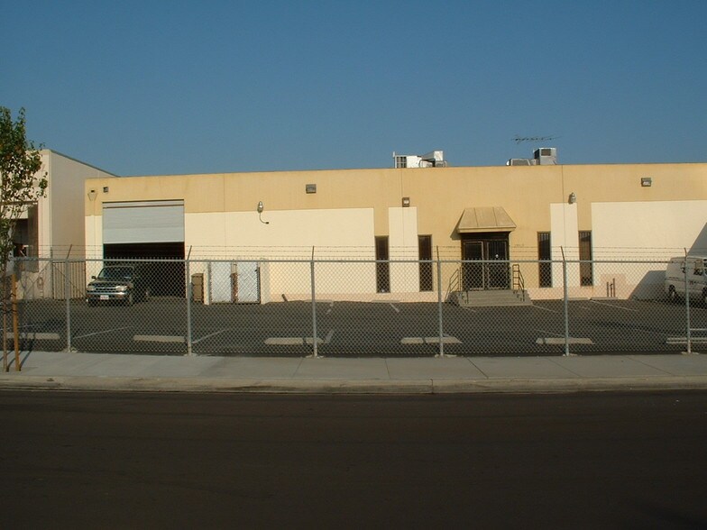 13010 Halldale Ave, Gardena, CA à louer - Photo de l’immeuble – Image 1 sur 1