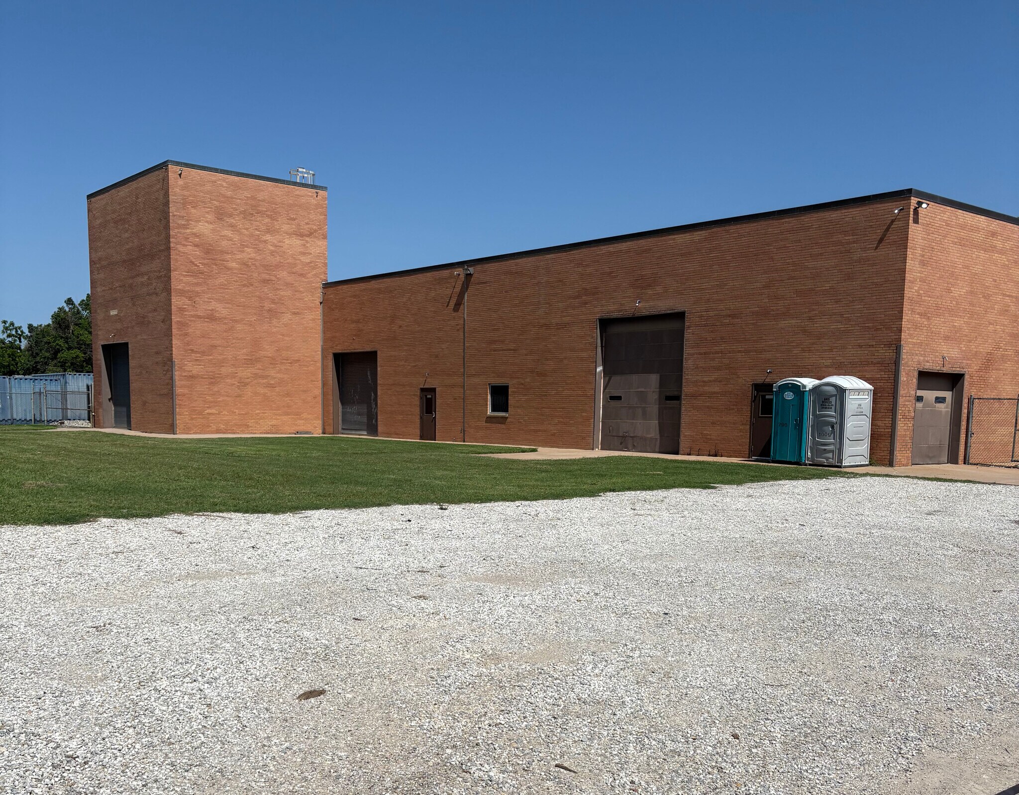 4200 W Harry St, Wichita, KS à louer Photo de l’immeuble– Image 1 sur 5