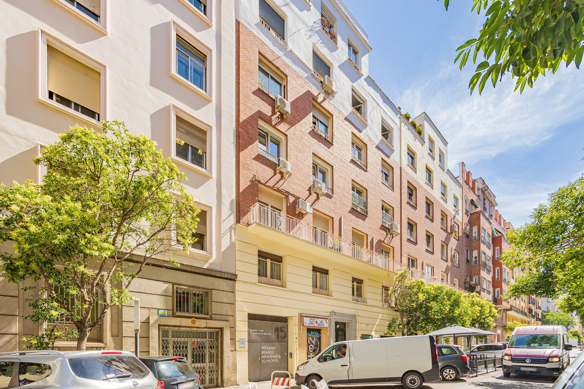 Immeuble residentiel dans Madrid, Madrid à vendre Photo principale– Image 1 sur 1