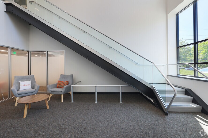 34 Commerce Way, Woburn, MA à louer - Hall d’entrée – Image 3 sur 23