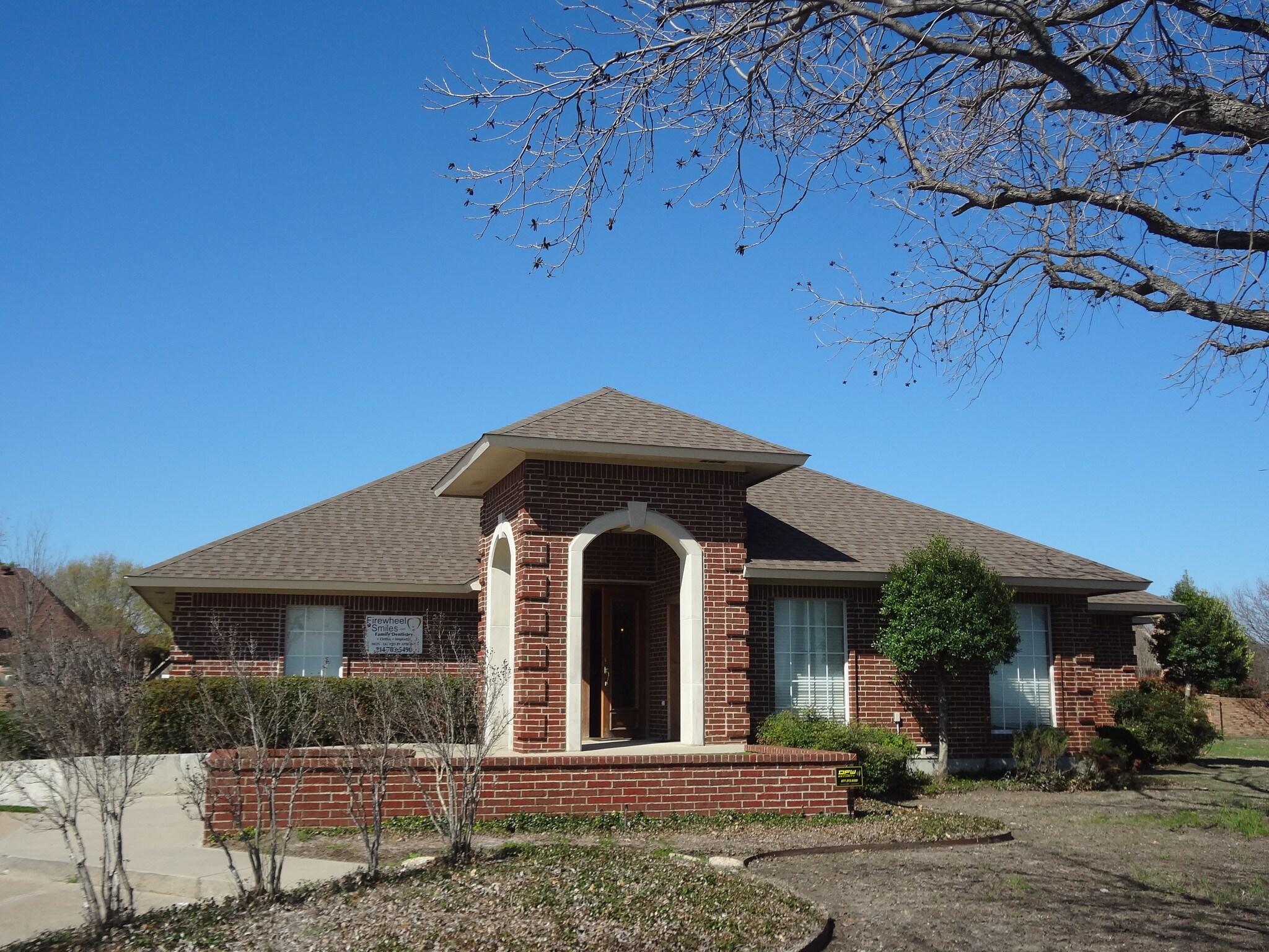 4502 River Oaks Pky, Garland, TX à louer Photo principale– Image 1 sur 7