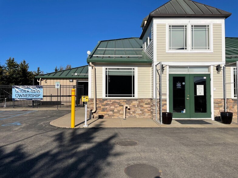 50-115 Commerce Rd, Cutchogue, NY à louer - Photo de l’immeuble – Image 2 sur 3