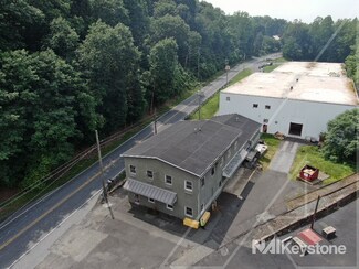 Plus de détails pour 2214 Farmington Ave, Boyertown, PA - Industriel/Logistique à vendre