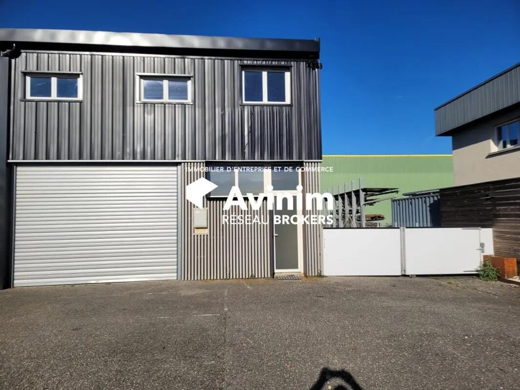 Bureau dans Porte-de-Savoie à louer Photo de l’immeuble– Image 1 sur 3