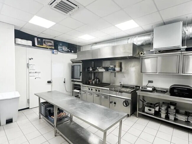 Plus de détails pour Local commercial à vendre