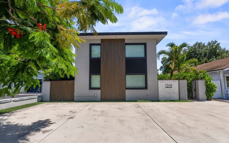 1215 E Broward Blvd, Fort Lauderdale, FL à vendre - Vidéo sur l’annonce professionnelle – Image 2 sur 24