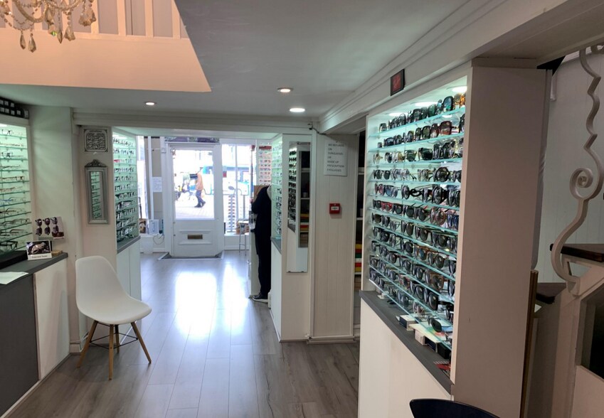 131 High St, Epsom à vendre - Photo intérieure – Image 2 sur 3