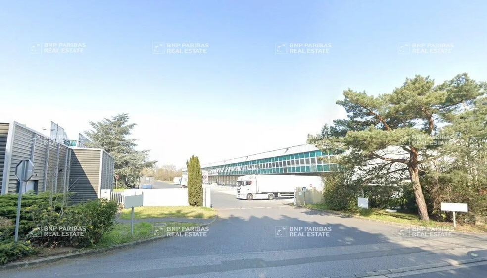 Bureau dans Saint-Witz à louer - Photo de l’immeuble – Image 1 sur 1