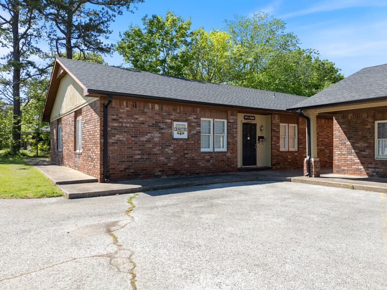 100 E Poplar St, Fayetteville, AR à louer - Photo de l’immeuble – Image 3 sur 14