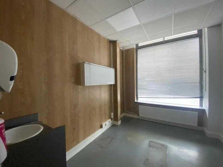 Local commercial dans Paris à vendre - Photo de l’immeuble – Image 2 sur 6