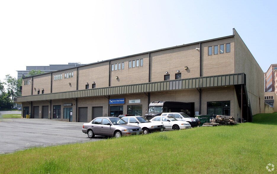 12712 Rock Creek Mill Rd, Rockville, MD à louer - Photo de l’immeuble – Image 2 sur 4