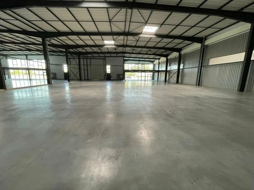 Local d’activités dans Ambérieux à louer Photo intérieure– Image 1 sur 1