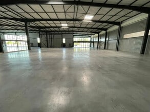 Local d’activités dans Ambérieux à louer Photo intérieure– Image 2 sur 2