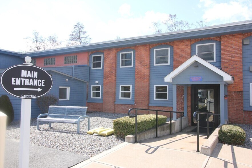 3500 Bleachery Ave, New Hartford, NY à vendre - Photo de l’immeuble – Image 3 sur 29