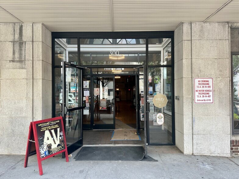 300 E Main St, Johnson City, TN à louer - Photo de l’immeuble – Image 2 sur 7