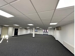 22 Station Rd, Gerrards Cross à louer Photo intérieure– Image 1 sur 2