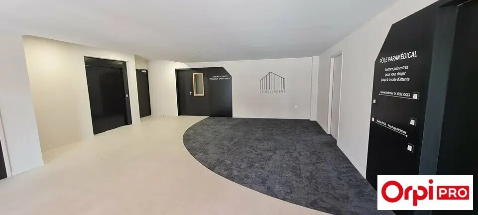 Local d’activités dans Saint-Brieuc à louer - Photo de l’immeuble – Image 3 sur 5