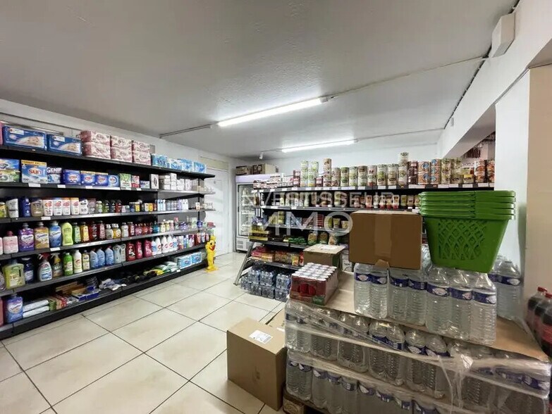 Local commercial dans Saint-Fargeau-Ponthierry à vendre - Photo intérieure – Image 1 sur 3