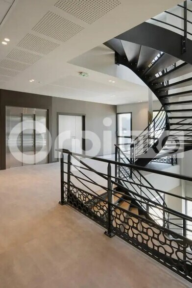 Bureau dans Villefranche-sur-Saône à vendre - Photo intérieure – Image 2 sur 4